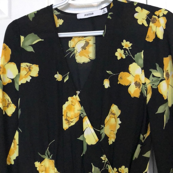 Floral Romper (shorts) - Picture 2 of 4